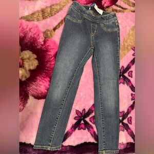 Old Navy Girls Jeans, Medium Wash, Size 6-7, Skinny.